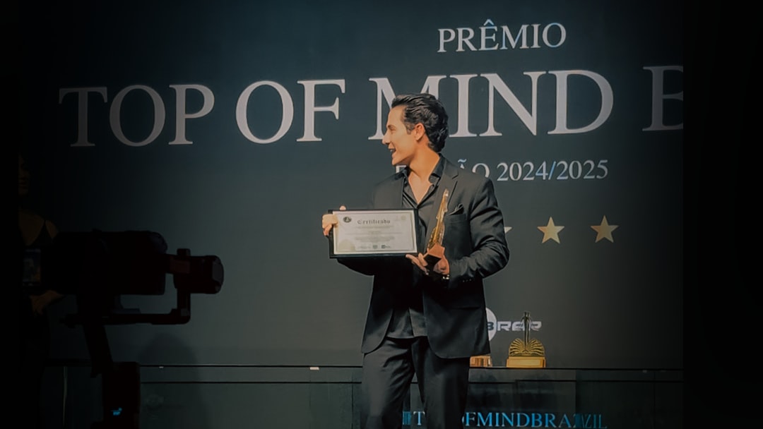 Demis Hassabis DeepMind: sau00edda do CEO e crise de talentos
